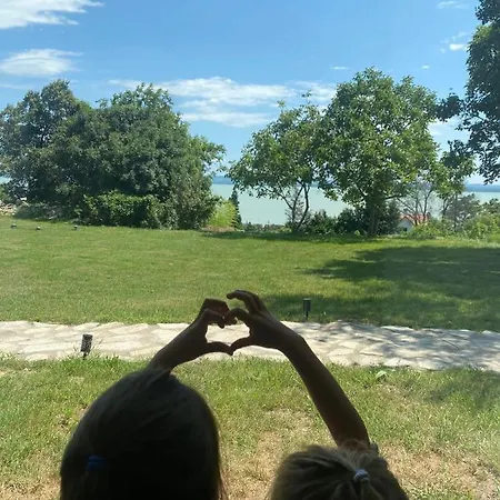 Casa Mido Badacsony בדקסוניטומאי