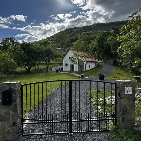 Casa Mido Badacsony בית נופש