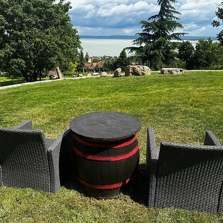 Casa Mido Badacsony בית נופש *